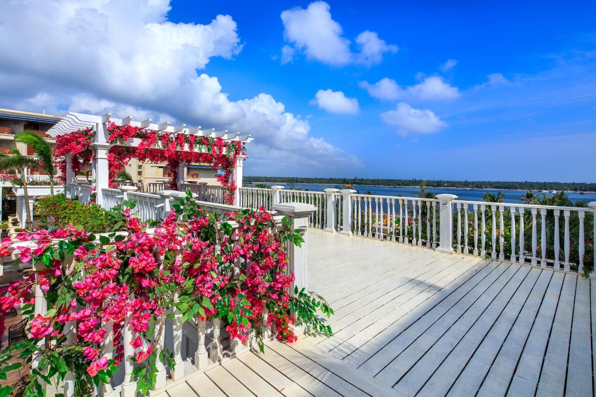 Wyndham Grand Plaza Royale Wenchang Экстерьер фото
